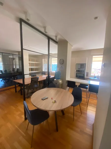 Tirane, jepet me qera zyre Kati 6, 140 m² 2.600 € (BRIGADA 8)
