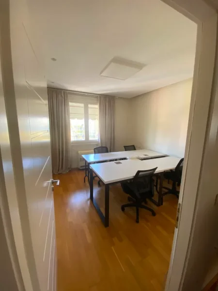 Tirane, jepet me qera zyre Kati 6, 140 m² 2.600 € (BRIGADA 8)