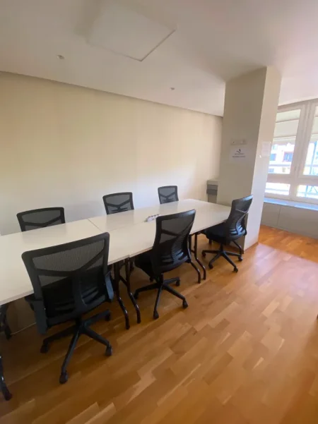 Tirane, jepet me qera zyre Kati 6, 140 m² 2.600 € (BRIGADA 8)