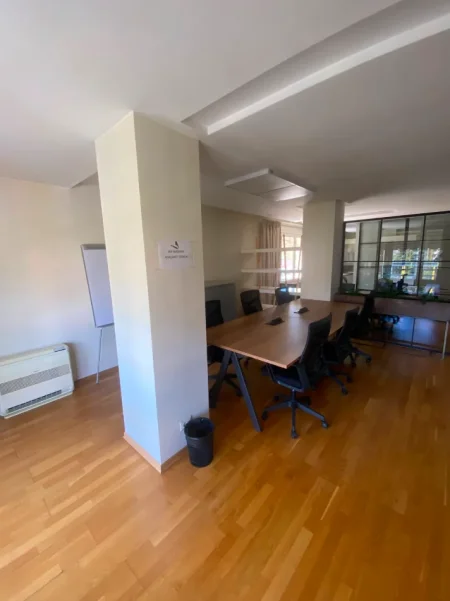 Tirane, jepet me qera zyre Kati 6, 140 m² 2.600 € (BRIGADA 8)