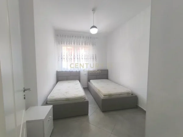 Tirane, jepet me qera apartament 2+1 Kati 3, 106 m² 550 € 