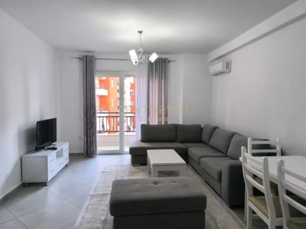 Tirane, jepet me qera apartament 2+1 Kati 3, 106 m² 550 € 