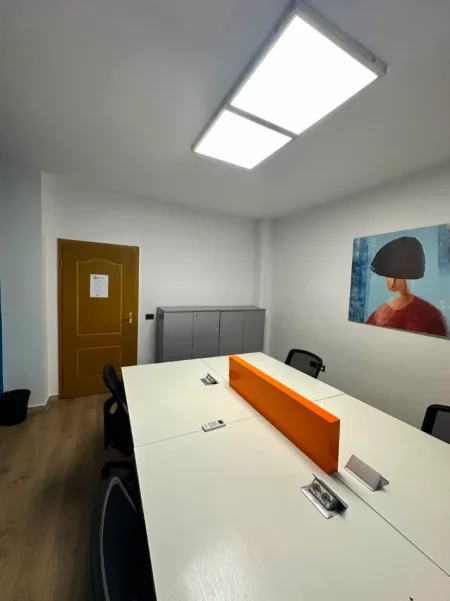 Tirane, jepet me qera zyre Kati 6, 140 m² 2.200 € (BRIGADA 8)