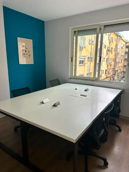 Tirane, jepet me qera zyre Kati 6, 140 m² 2.200 € (BRIGADA 8)