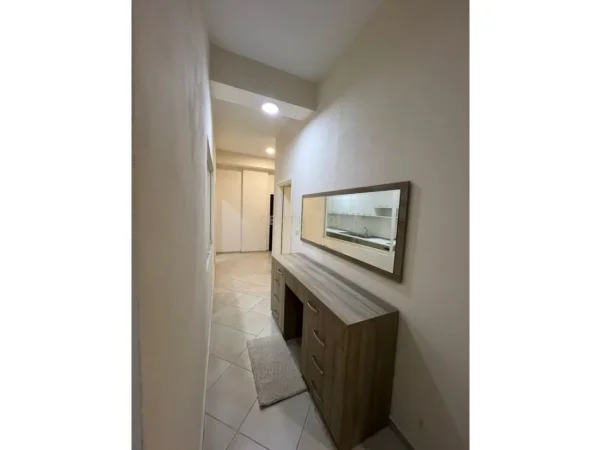 Tirane, jepet me qera apartament 1+1 Kati 1, 100 m² 430 € 