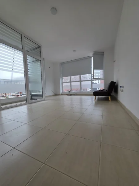 Tirane, jepet me qera zyre Kati 3, 60 m² 440 € (BULEVARDI I RI)