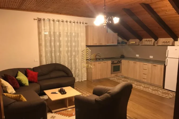 Tirane, jepet me qera apartament 3+1+Ballkon Kati 3, 120 m² 600 € (Xhamllik)