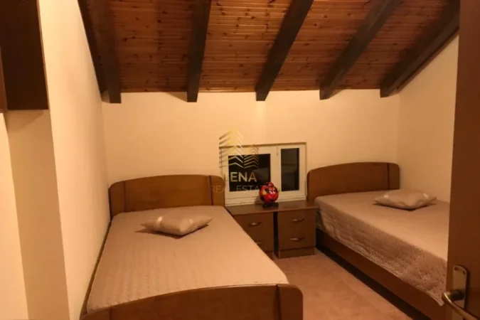 Tirane, jepet me qera apartament 3+1+Ballkon Kati 3, 120 m² 600 € (Xhamllik)
