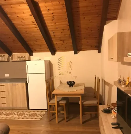 Tirane, jepet me qera apartament 3+1+Ballkon Kati 3, 120 m² 600 € (Xhamllik)