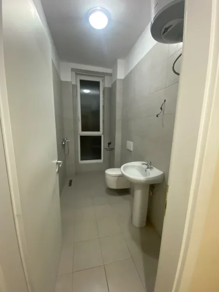Tirane, jepet me qera apartament 2+1 Kati 4, 120 m² 600 € (BULEVARDI I RI)