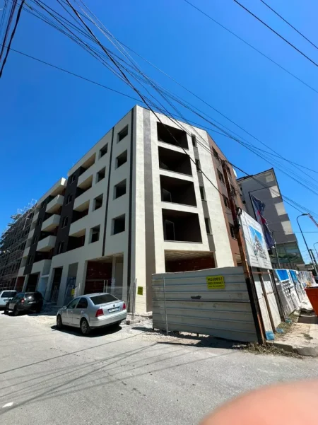 Tirane, shitet apartament 2+1+Ballkon Kati 4, 97 m² 82.450 € (Kamez Rruga " OSBE ")