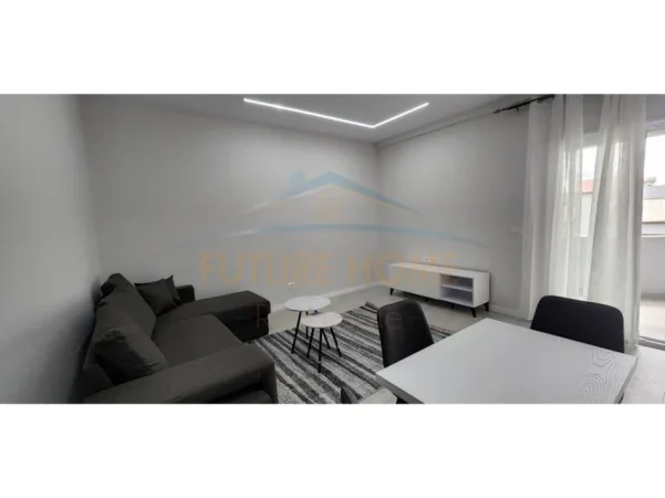 Tirane, jepet me qera apartament 2+1+Ballkon Kati 2, 90 m²550 € (kodra e priftit)