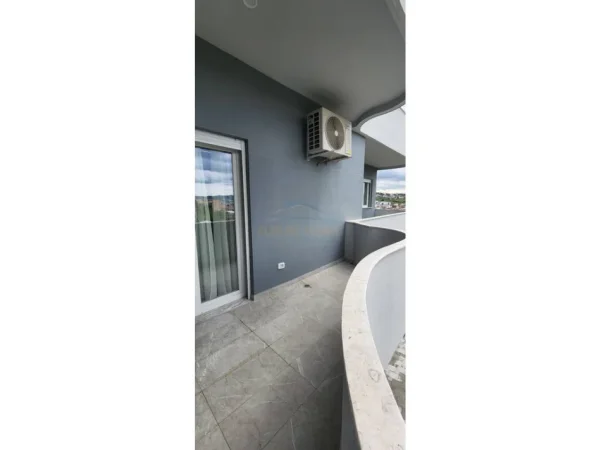 Tirane, jepet me qera apartament 2+1+Ballkon Kati 2, 90 m²550 € (kodra e priftit)