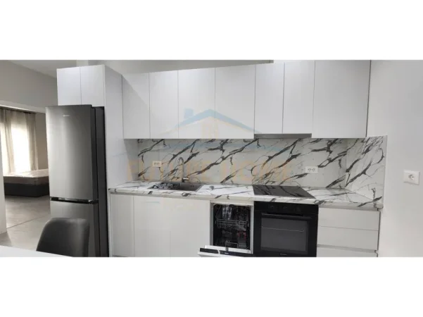 Tirane, jepet me qera apartament 2+1+Ballkon Kati 2, 90 m²550 € (kodra e priftit)