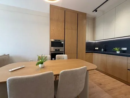 Tirane, jepet me qera apartament 2+1+Ballkon Kati 9, 110 m² 1.150 € (Golden Tower)