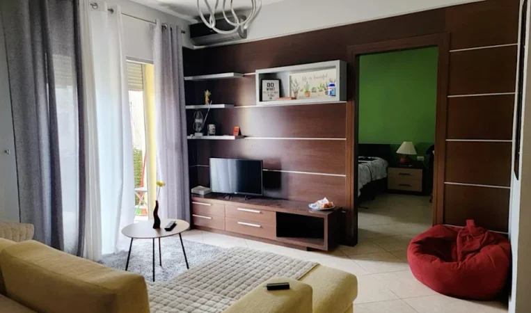 Tirane, jepet me qera apartament 1+1 Kati 3, 70 m² 500 € 