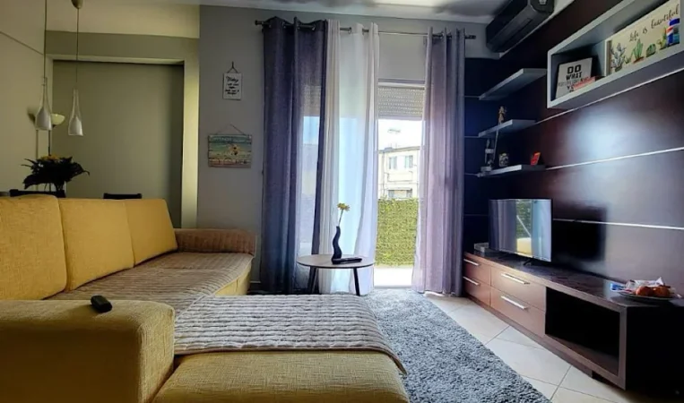 Tirane, jepet me qera apartament 1+1 Kati 3, 70 m² 500 € 