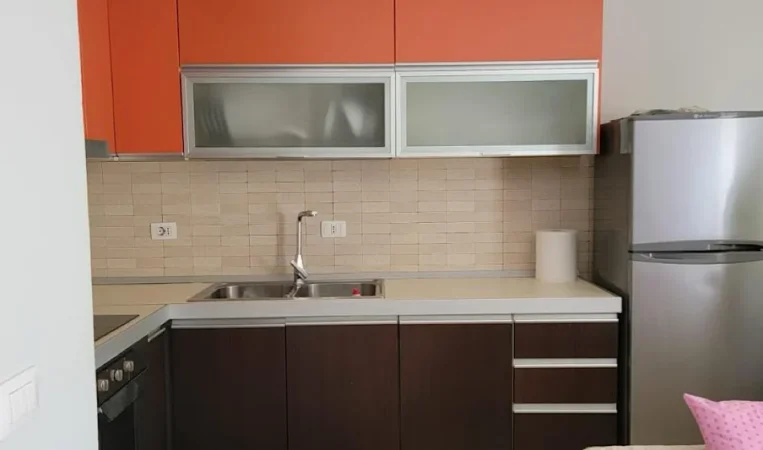 Tirane, jepet me qera apartament 1+1 Kati 3, 70 m² 500 € 