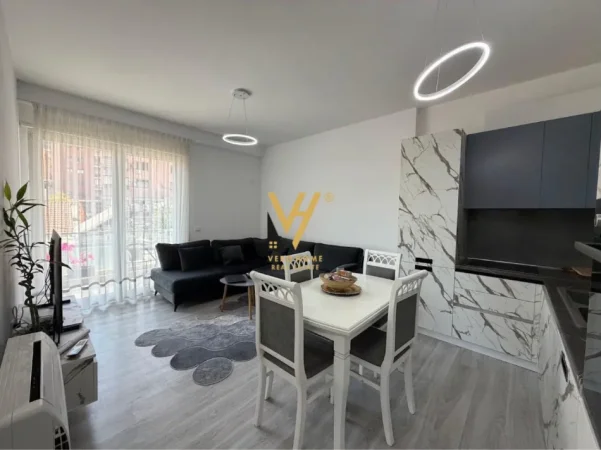 Tirane, jepet me qera apartament 1+1+Ballkon Kati 2, 65 m² 770 € (RRUGA E BARRIKADAVE)
