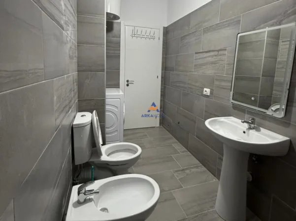 Tirane, jepet me qera apartament 2+1 Kati 4, 113 m² 600 € 