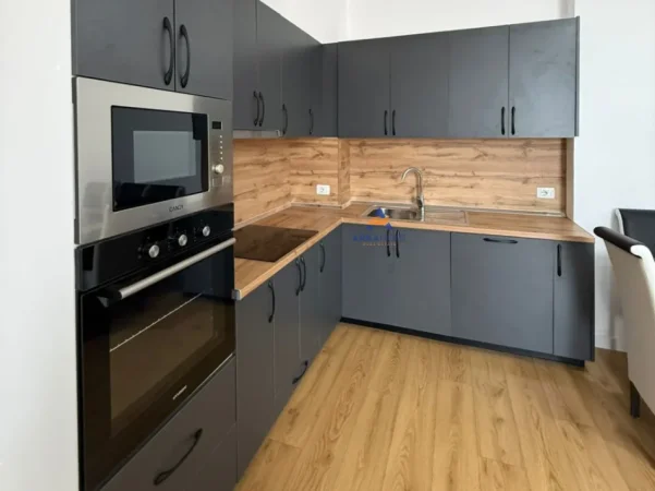 Tirane, jepet me qera apartament 2+1 Kati 4, 113 m² 600 € 