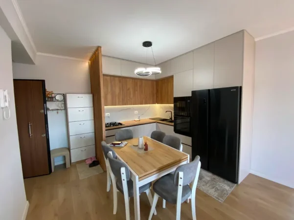 Shqiperi, shitet apartament 2+1+Ballkon Kati 6, 84 m²  (Kamez)