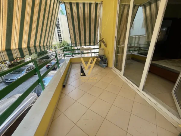 Tirane, jepet me qera apartament 1+1+Ballkon Kati 1, 116 m² 700 € (KOPSHTI ZOOLOGJIK)