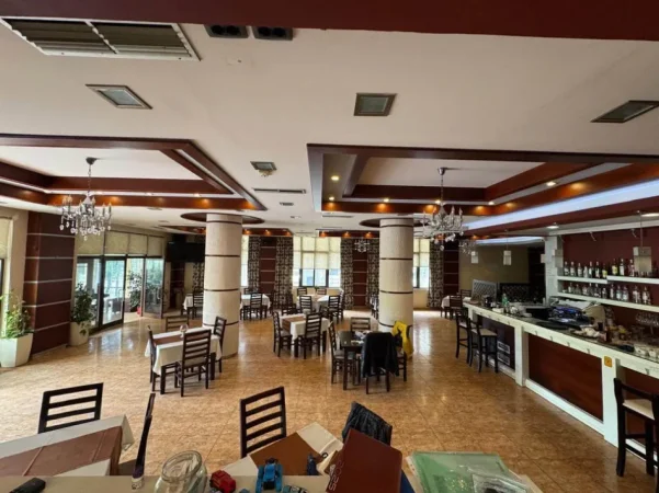 Tirane, jepet me qera bar-resorant Kati 0, 630 m² 1.600 € (Rruga Kokonozeve, Porcelan)