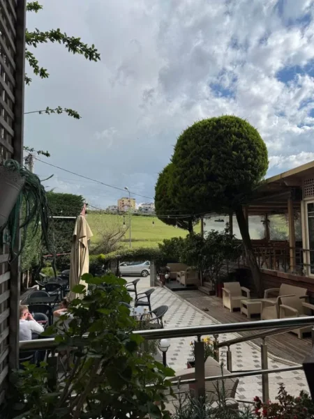 Tirane, jepet me qera bar-resorant Kati 0, 630 m² 1.600 € (Rruga Kokonozeve, Porcelan)