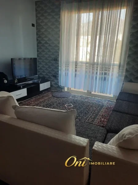 Tirane, jepet me qera apartament 1+1 Kati 4, 65 m² 370 € (FRESK)