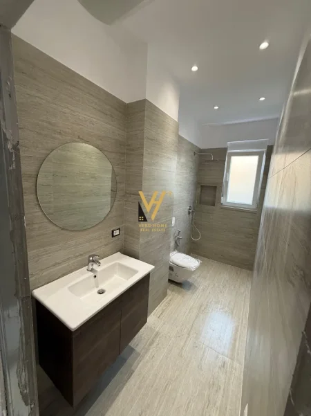 Tirane, jepet me qera apartament 1+1+Ballkon Kati 0, 60 m² 540 € (SELITE)