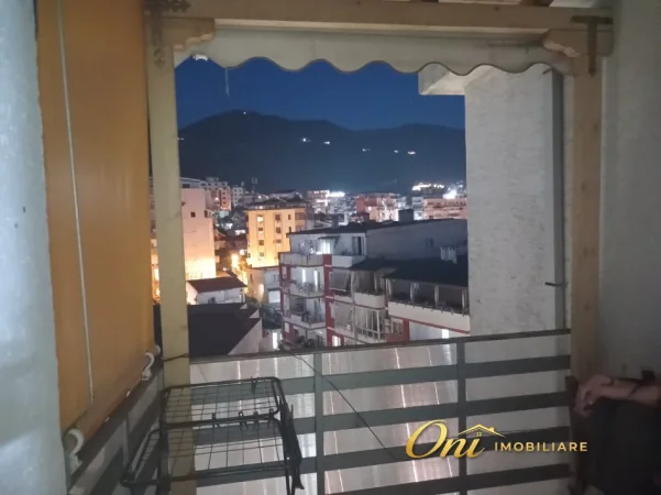 Tirane, jepet me qera apartament 2+1 Kati 8, 90 m² 500 € (RRUGA SHEFQET KUKA)