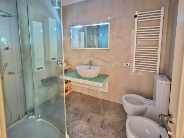 Tirane, shes apartament 3+1+Ballkon Kati 7, 151 m² 400.000 € (Myslym Shyr)