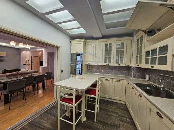 Tirane, shes apartament 3+1+Ballkon Kati 7, 151 m² 400.000 € (Myslym Shyr)