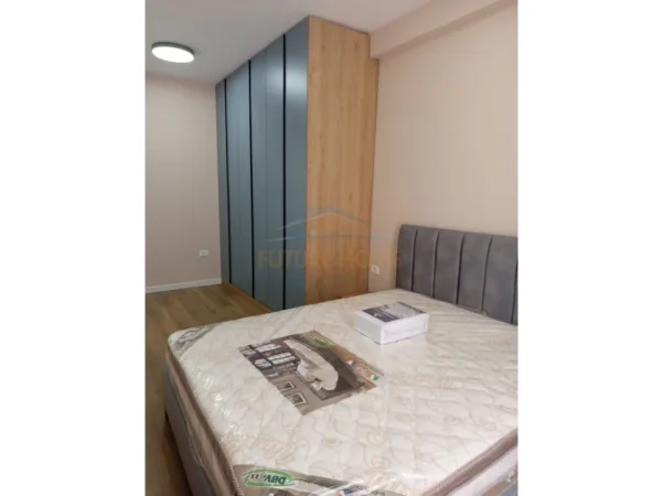 Tirane, jepet me qera apartament 2+1 Kati 4, 98 m² 1.000 € 