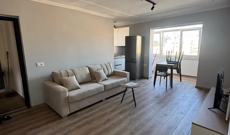 Tirane, jepet me qera apartament 1+1 Kati 6, 50 m² 600 € 