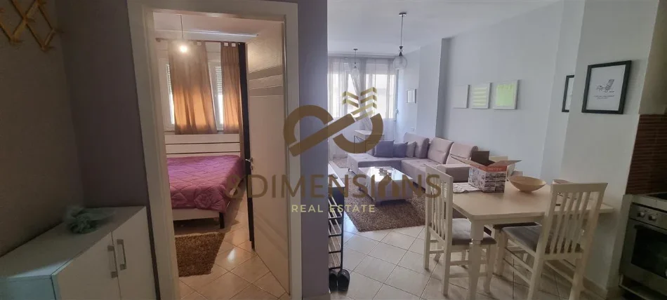 Jepet me qera Apartament 1+1 ne Selvi prane rruges 4 Deshmoret (D8241A-223)