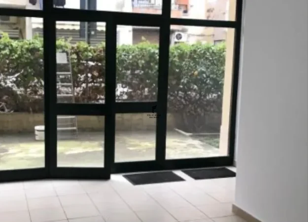 Tirane, jepet me qera zyre Kati 0, 37 m² 300 € (SIRI KODRA)