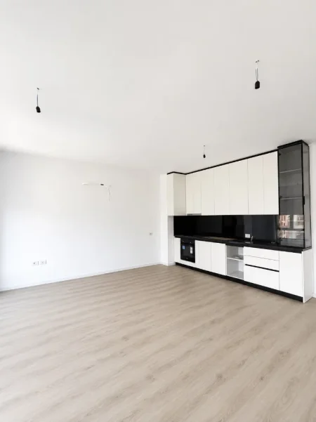 Tirane, jepet me qera apartament 2+1 , 95 m² 550 € (Rruga 5 Maji)