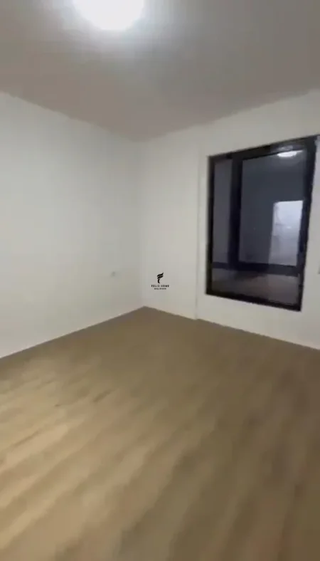Tirane, jepet me qera zyre Kati 4, 115 m² 700 € (5 MAJI)