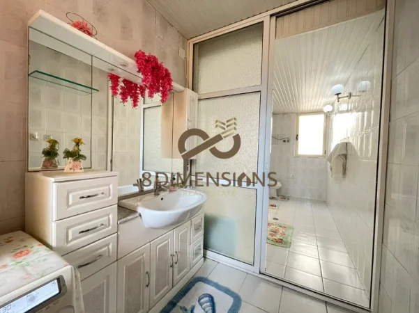 Jepet me qera Apartament 2+1 ne tregun elektrik prane kompleksit Grand (D8242A-202)