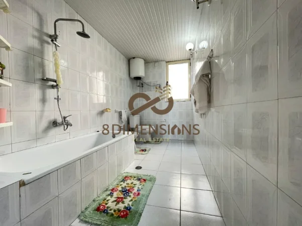 Jepet me qera Apartament 2+1 ne tregun elektrik prane kompleksit Grand (D8242A-202)