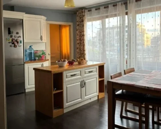 Tirane, jepet me qera apartament 3+1+Aneks+Ballkon Kati 6, 125 m² 1.000 € (Qender , sheshi skenderbej)