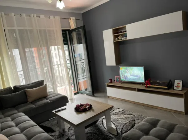 Tirane, jepet me qera apartament 1+1+Ballkon Kati 3, 80 m² 500 € (Green City, Unaza e Re)