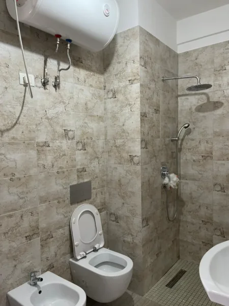 Tirane, jepet me qera apartament 1+1+Ballkon Kati 3, 80 m² 500 € (Green City, Unaza e Re)