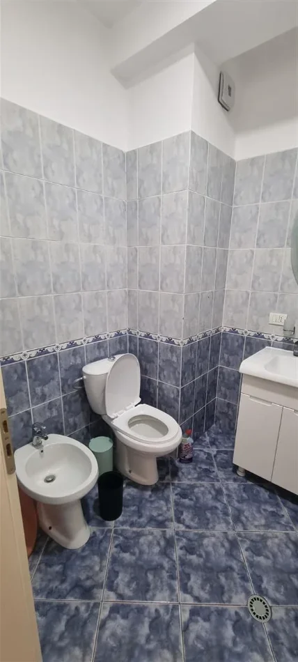 Tirane, jepet me qera apartament 1+1 Kati 5, 55 m² 600 € (RRUGA E DIBRES)