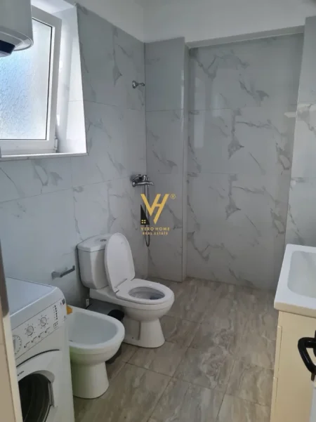 Tirane, jepet me qera apartament 2+1+Ballkon Kati 2, 134 m² 850 € (BLLOK)