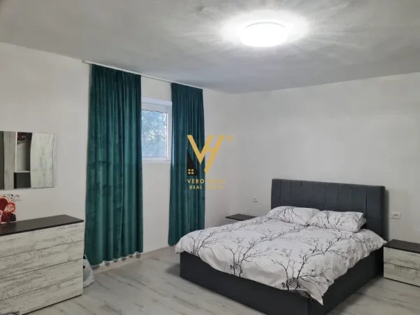 Tirane, jepet me qera apartament 2+1+Ballkon Kati 2, 134 m² 850 € (BLLOK)