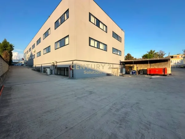 Tirane, shitet magazine Kati 0, 3.427 m² 2.700.000 € (kamez)