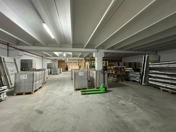 Tirane, shitet magazine Kati 0, 3.427 m² 2.700.000 € (kamez)